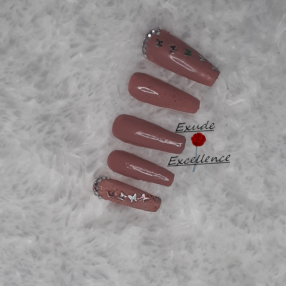 𝕰𝖝𝖚𝖉𝖊 𝕰𝖝𝖈𝖊𝖑𝖑𝖊𝖓𝖈𝖊 nude press on nail